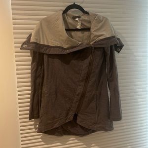 Lululemon jacket size 4